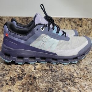 Women's On Clouds size 6.5